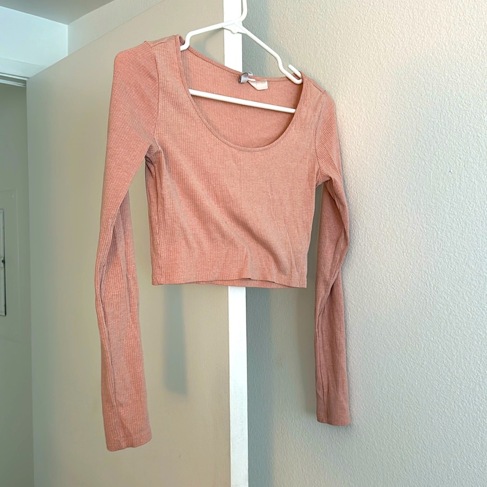 Size small light pink long sleeve crop top